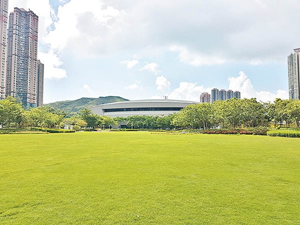 香港單車館公園擁有大片中央草坪，可進行不同類型的活動。