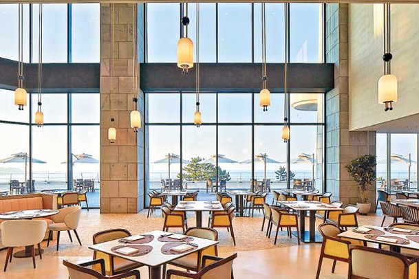 餐廳Confetti設有落地玻璃大窗，風景宜人。