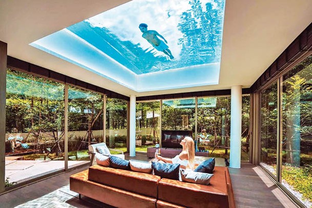 3房別墅MYS Villa設有私人透明底泳池，即使在室內，泳池情況亦一目了然。