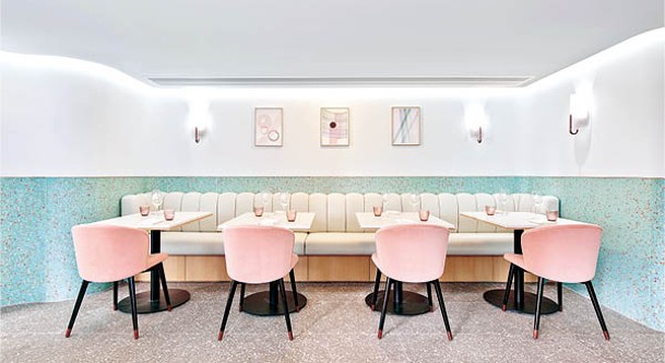 用餐區以柔和顏色作主調，營造出悠閒舒服的氛圍。