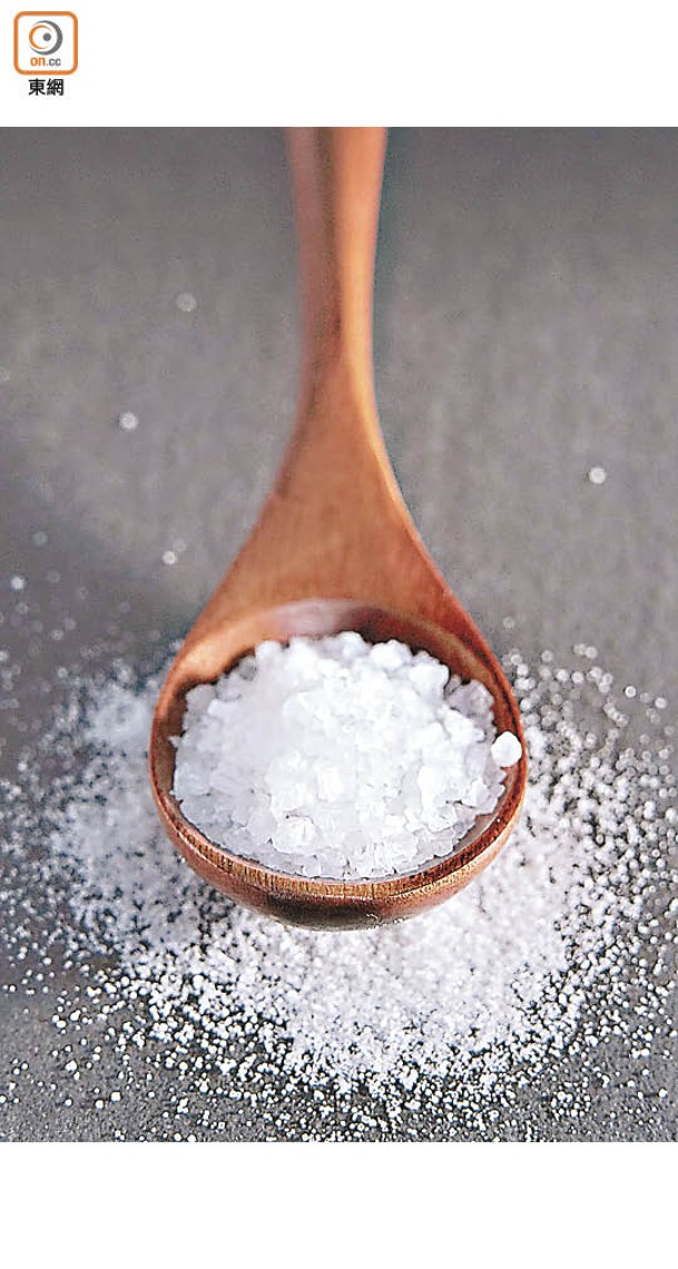 避免用鹽作湯水的調味，可減少身體吸收鹽分，避免出現水腫。
