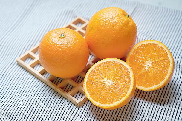 含維他命C及其他抗氧化物的柑橘類水果，能幫助大腦細胞抵抗危害，有助維持清晰記憶力。