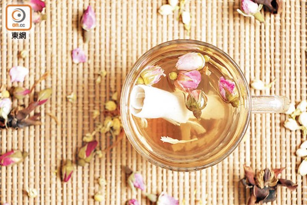 清香的食用花各有不同功用，如玫瑰花茶清熱美顏。