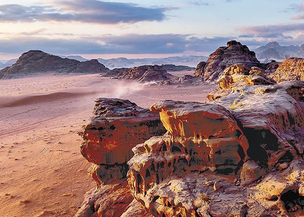 想感受外太空氣氛大可前往瓦地倫沙漠，這個「地球上的火星」是電影《沙丘瀚戰》的拍攝地。