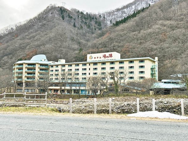 湯之陣酒店位於谷川岳山腳，可眺望湯檜曽川的美麗景色。