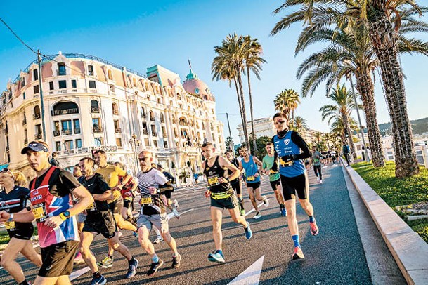 French Riviera Marathon Nice-Cannes賽道靠近蔚藍海岸的酒店，吸引不少旅客參加。