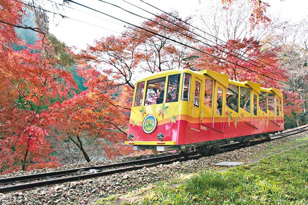 行累了可以在山腰搭纜車或吊車下山。