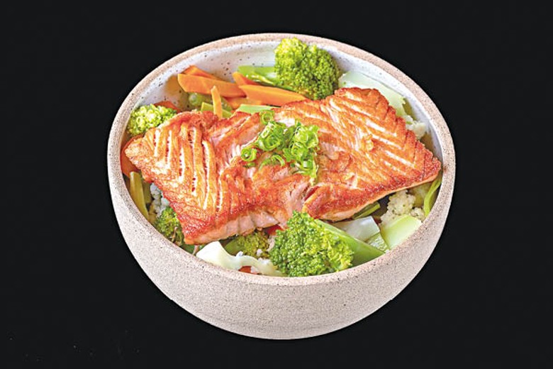 三文魚含有很豐富的Omega-3脂肪酸和蛋白質，特別有益於肌肉的成長。