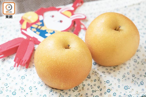 日本新甘泉梨<br>梨子寓意大吉大利，這款梨子皮較厚，宜去皮享用，甜度高而多汁，現時至10月供應。（a）