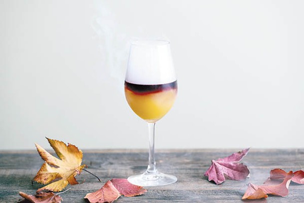 雞尾酒Autumn Asama靈感來自秋天淺間山山腳下美麗的色彩漸層。