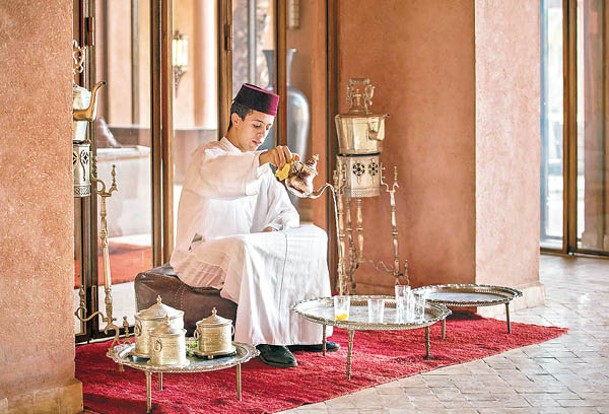一進入酒店便有專人奉上傳統的摩洛哥薄荷茶。