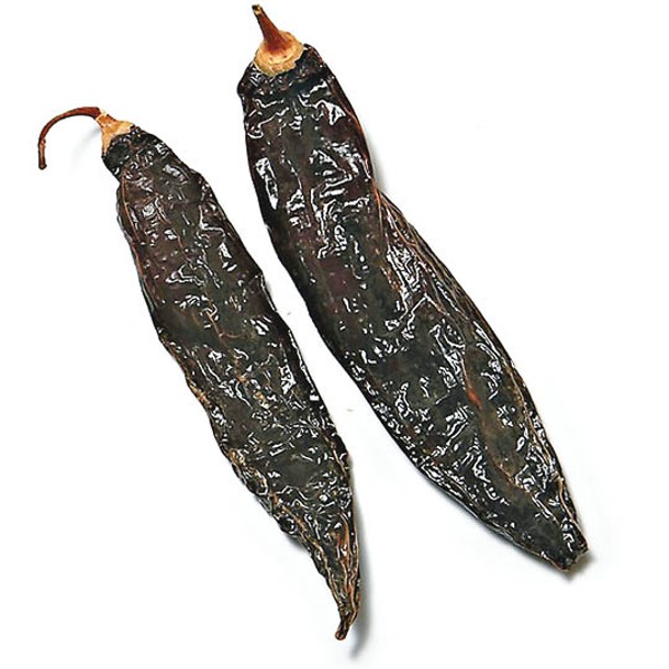 紫黑色的Aji Panca多用來製辣椒醬，當地人在煮湯時也會加入，適合配肉品嘗。