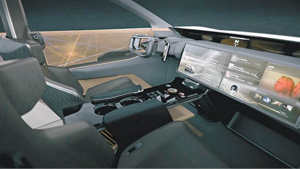 全新數碼化智能駕駛艙起用投射式儀錶及數碼化後鏡，大型觸控屏幕組由正中央一直延伸至副駕席。