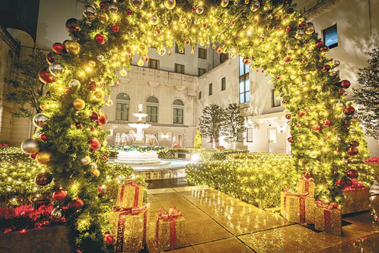 酒店的歐洲風庭園會化身為「光之庭園」，以1萬5千顆香檳色燈泡裝飾，閃爍繽紛。