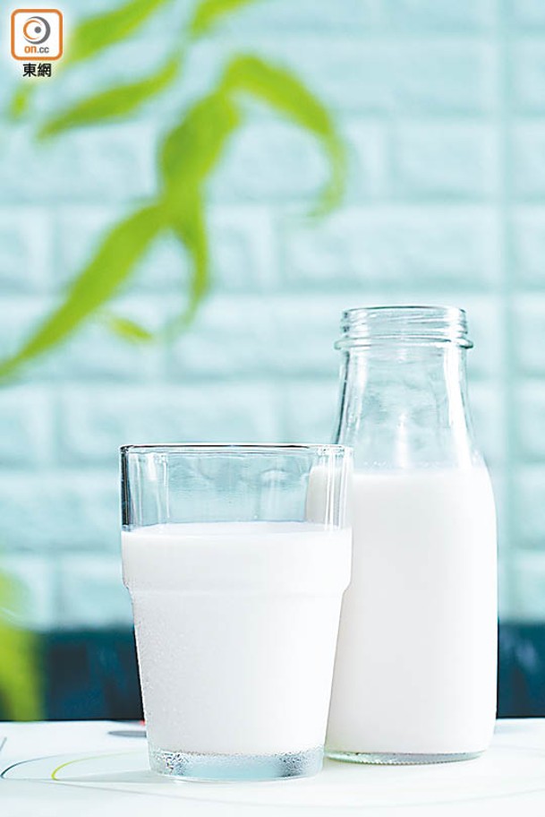 牛奶和蛋能提供每日必要的蛋白質，補充減肥時流失的肌肉。