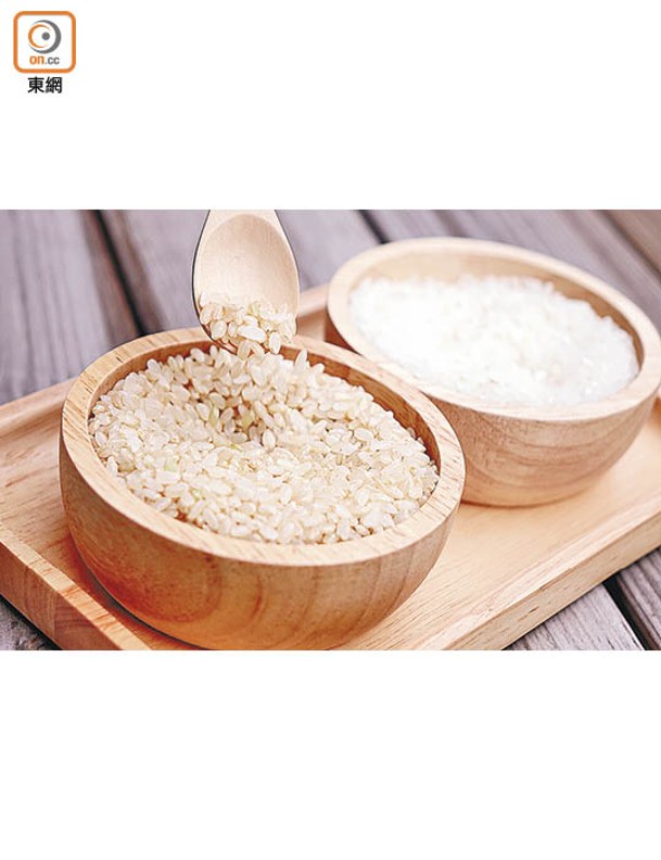 糙米屬於低升糖指數的食物，又有飽腹感，膳食纖維更是白米的6倍。