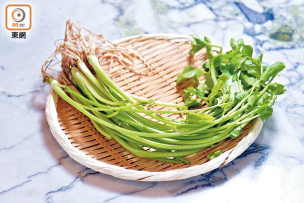 日本芹菜味道較輕盈，多用於煮湯、煲粥或鍋物。