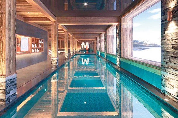 水療中心The Spa By M Lodge與瑞士高級護膚品牌Valmont合作，推出各款抗衰老療程，另設有16米泳池。