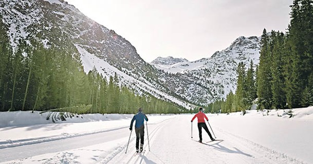 酒店位於Arosa Lenzerheide滑雪區，長達225公里的下山滑道讓你盡情滑下。