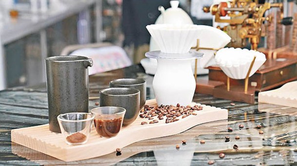 提供各式手沖咖啡，包括來自巴拿馬的瑰夏咖啡。