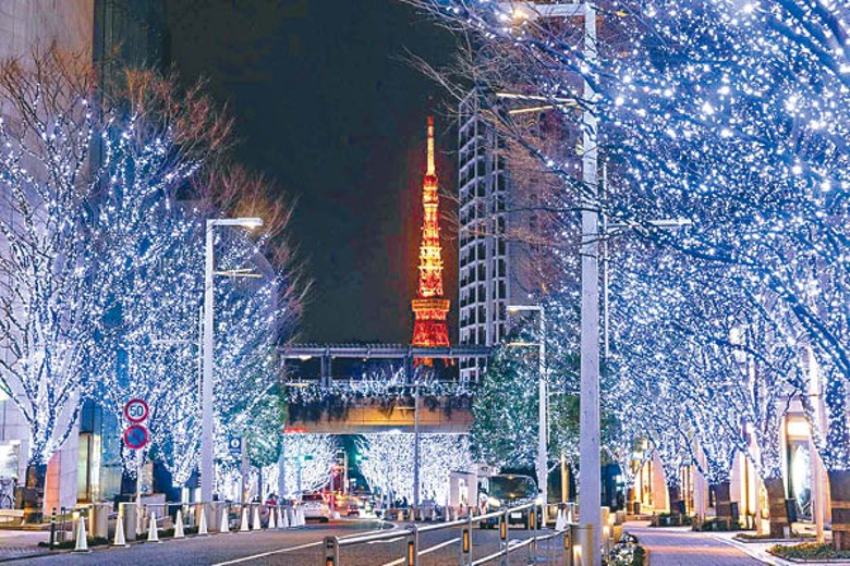 欅坂通掛起約80萬顆象徵Snow＆Blue的藍白色LED燈，行完市集一定要去打卡。