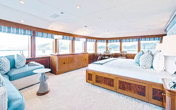 遊艇有7間客房，可容納12位客人。（© MY-Titania）