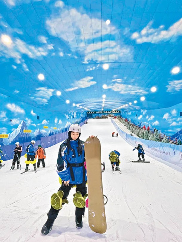 備有超長專業滑雪道，門券已包含保暖衣及滑雪裝備。（相：小紅書@黃紫灰）