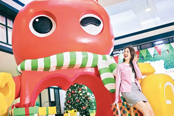 港鐵旗下七大商場聯手呈獻「聖誕Fun享夢工場」，邀來本地原創機器人力克登陸杏花新城及綠楊坊，變身搶眼打卡及遊樂裝置。