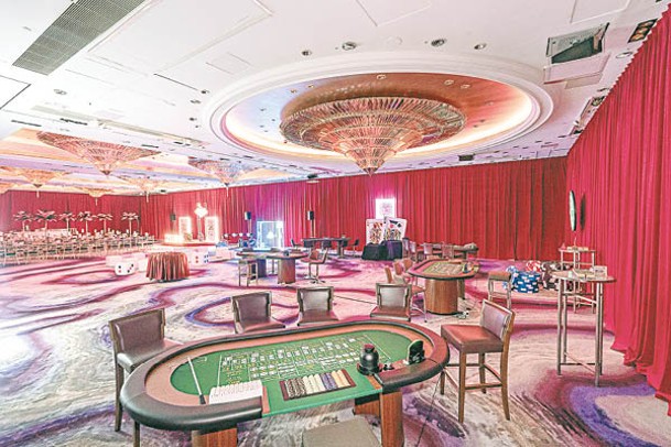宴會廳會以「皇家賭場新年倒數」為主題，讓大家玩不同攤位遊戲。