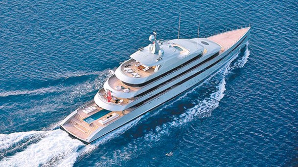 一身海沫綠色的「Savannah」，曾獲World Superyacht Awards頒授年度機動遊艇獎。（c Feadship 2023）