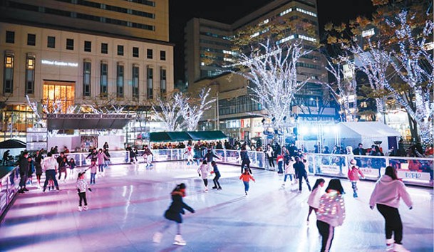 「YORU MACHI in千葉市中心市街地」活動設有YORU MACHI溜冰場，是日本最大型的合成溜冰場之一。