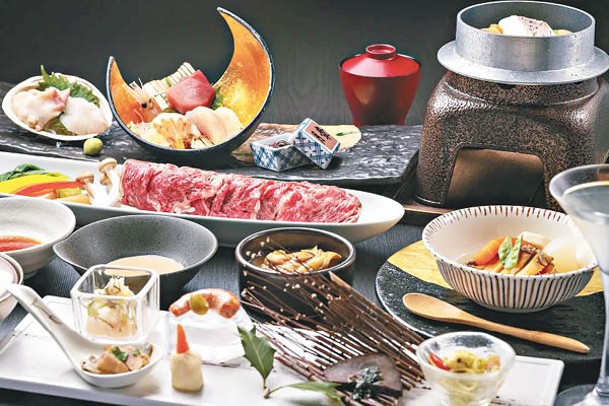 晚餐是銀之月膳，有北海道白老牛Shabu Shabu、鮑魚、真鯛釜飯等。