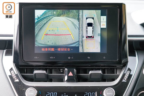 Corolla Cross是首部加設原廠360度全景泊車影像系統的輸港豐田SUV，倒車睇位倍感輕鬆。