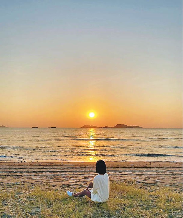 龍鼓灘是香港最西面的沙灘，絕對是看日落的好地方。（IG@chillway.hk）