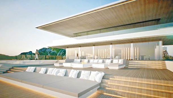 甲板上的日光浴平台，佔地達400平方米，活動空間充裕。（Focus Yacht Design）