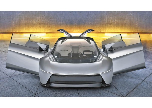 全新純電概念車Halcyon以800V STLA Large電動化平台構建，不僅採用4+2車門設計，前擋風玻璃更進一步往車頭延伸，為駕駛者帶來寬廣視野。