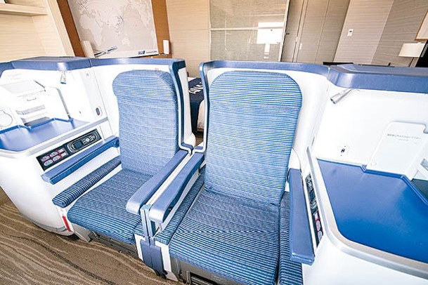 房內放置了國際線商務艙座椅，航空迷必定喜歡。