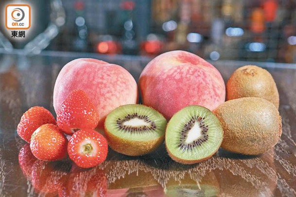 水果為身體提供豐富膳食纖維，有助排便暢通，建議每天吃兩份水果。