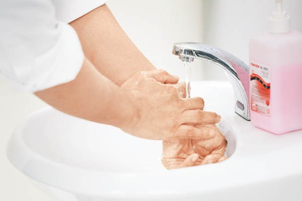 要預防流感，雙手接觸口鼻前，應確保清潔，以正確方法洗手。