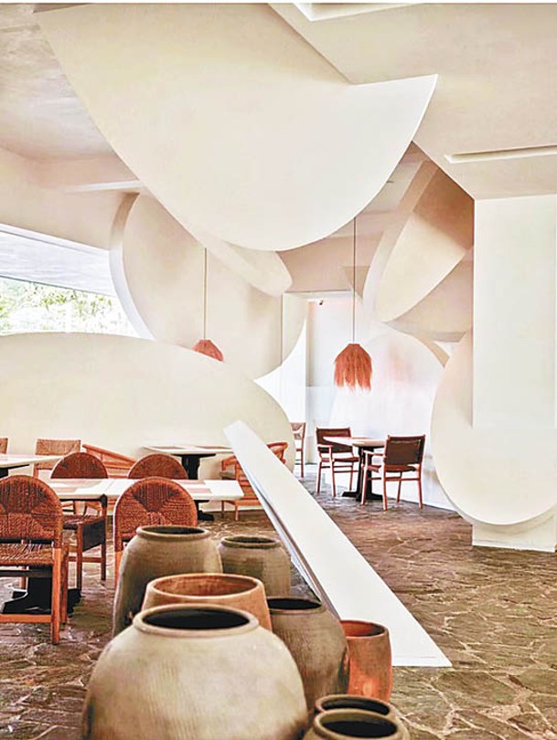 酒店內的岩惜餐廳似足藝術館，是當地網紅餐廳。