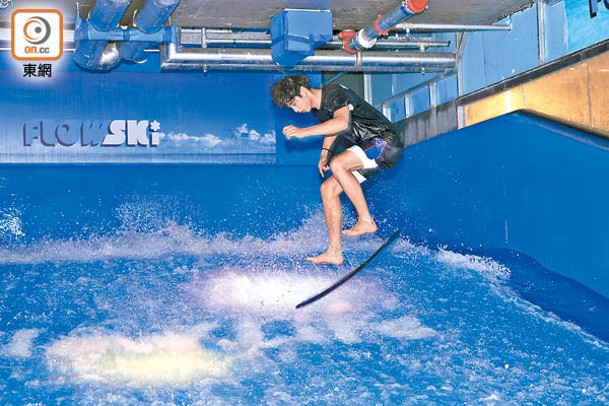 滑浪高手可練習高階的跳躍招式，挑戰難度。