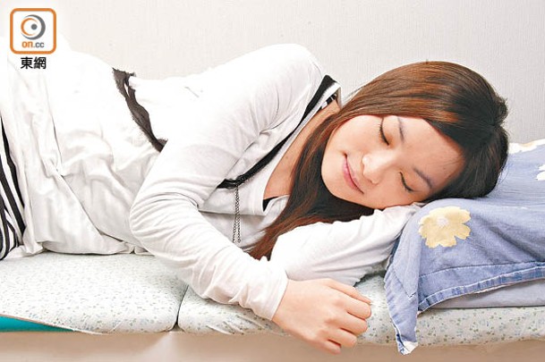 入睡時處於飢餓狀態的話，有機會影響睡眠素質。
