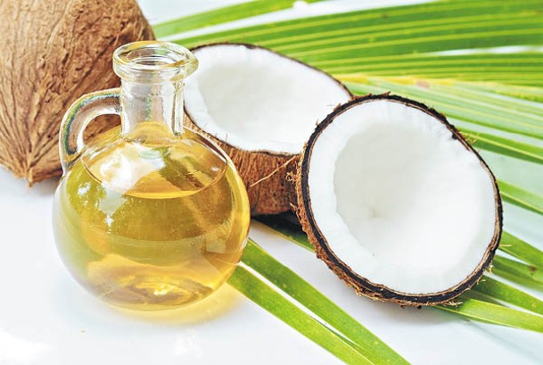 椰子油要識揀，首選冷壓初榨、瓶身標示「Virgin、Cold Pressed」字樣的產品，因其加工程序少，營養成分保留得較完整。