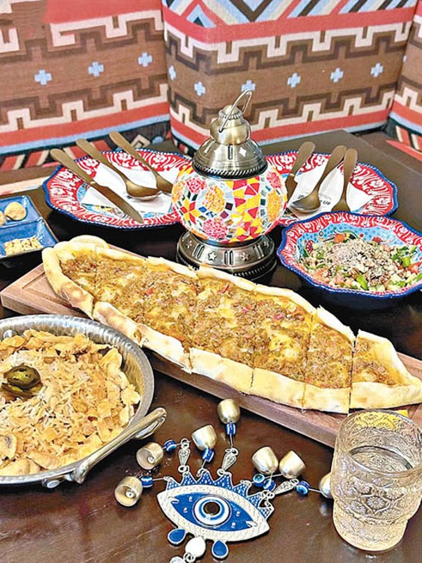 帕姆卡萊土耳其餐廳充滿異國風情，菜式以土耳其烤肉及皮塔餅為主。（小紅書@Aurora壹壹）