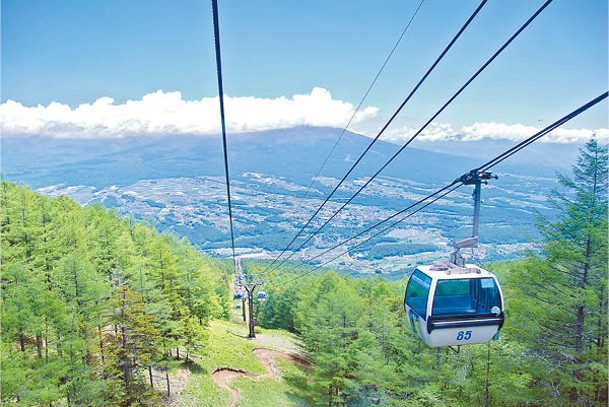 於Green Season乘搭度假村的纜車，沿途可賞富士見町風景。