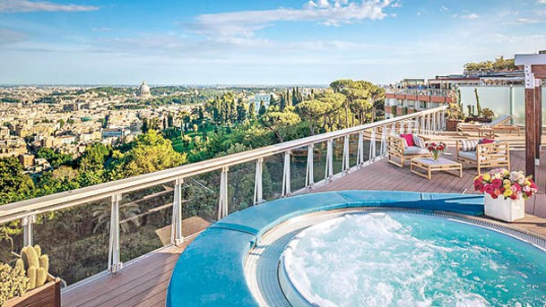 酒店位於羅馬的高地，因此9樓的La Pergola可以一覽羅馬城的風光。