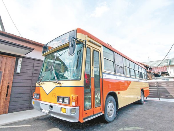 巴士原於沼津及三島一帶行駛，同類型巴士現於日本只剩數輛，十分罕有。