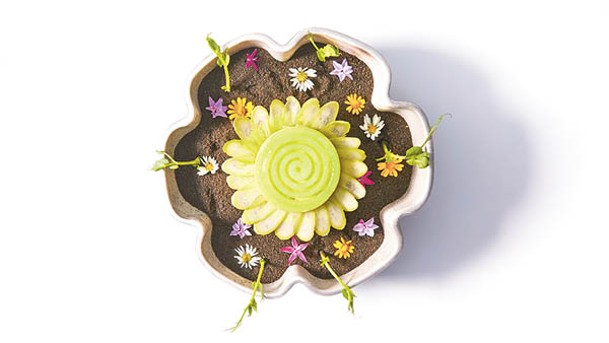 「Sun」用蘆筍頭製成雪糕，蘆筍中間部分製成花瓣，莖部則用蛋白霜製成，賣相十分漂亮，很有夏日感。