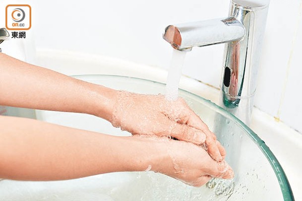 經常洗手會導致皮膚角質層薄弱、油脂減少，容易不知不覺地患上主婦手。