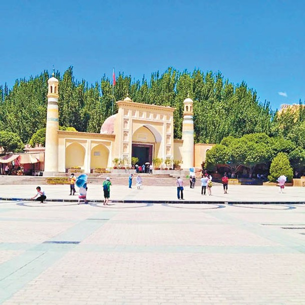 行程會前往新疆最大的清真寺艾提尕爾清真寺。